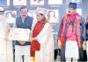 Philanthropist Ritu Singh receiving Nelson Mandela Peace Award from Sheikh Majid Rashid Al Mualla (ruling family member of UAE) at Hari Niwas, Jammu.