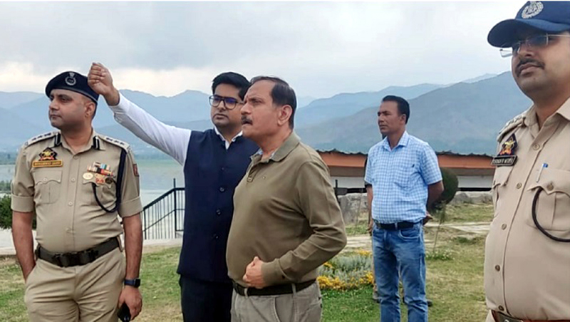 Advisor Bhatnagar during visit to MAR&ES of SKUAST-K at Izmarg-Gurez. Advisor Bhatnagar during visit to MAR&ES of SKUAST-K at Izmarg-Gurez.