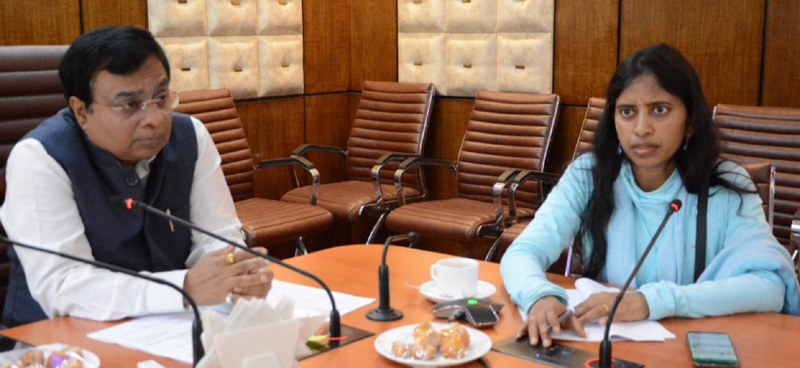 PS H&ME Manoj Kumar with DDG UIDAI Bhawna Garg chairing a meeting at Srinagar. PS H&ME Manoj Kumar with DDG UIDAI Bhawna Garg chairing a meeting at Srinagar.