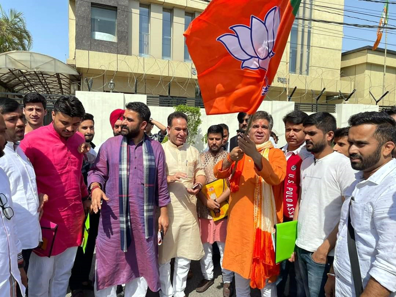 BJP leaders flagging off Bharat Darshan Sushasan Yatra at Jammu on Friday BJP leaders flagging off Bharat Darshan Sushasan Yatra at Jammu on Friday