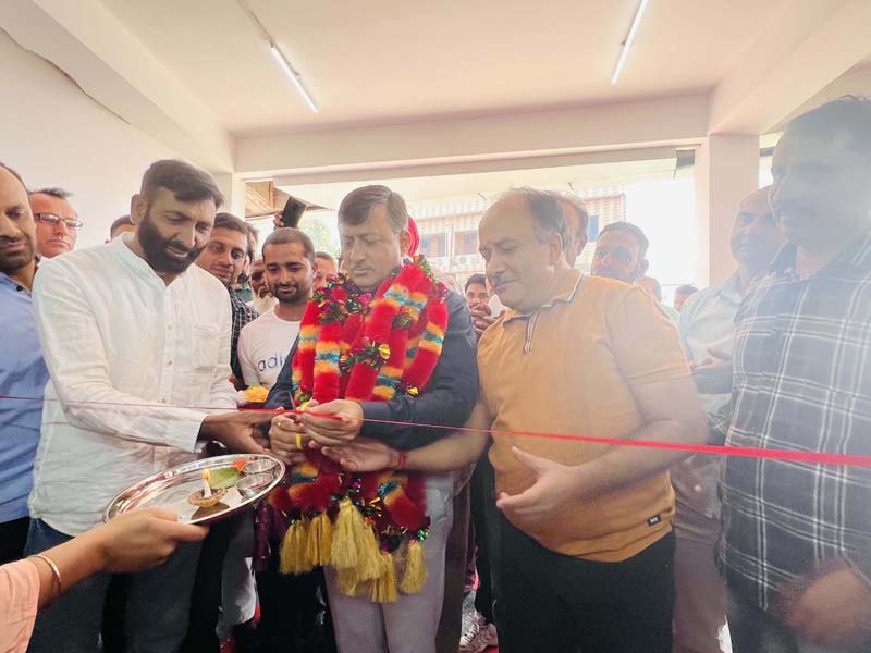 BJP General Secretary Vibodh Gupta inaugurating Vishal Mega Mart. BJP General Secretary Vibodh Gupta inaugurating Vishal Mega Mart.