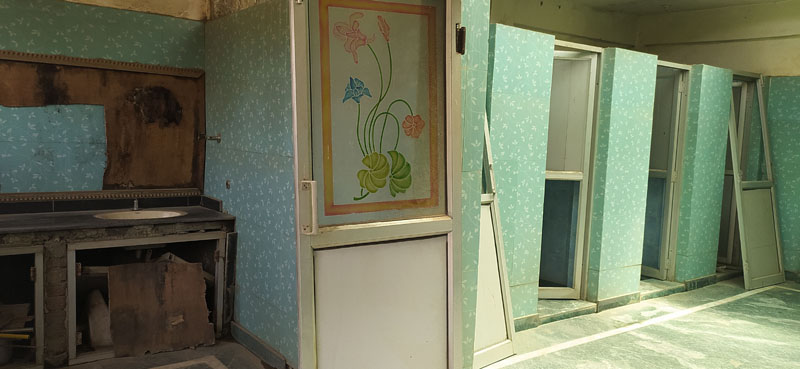 Pathetic condition of public toilet near Makhdoom Sahib Shrine in Srinagar. —Excelsior/Shakeel Pathetic condition of public toilet near Makhdoom Sahib Shrine in Srinagar. —Excelsior/Shakeel