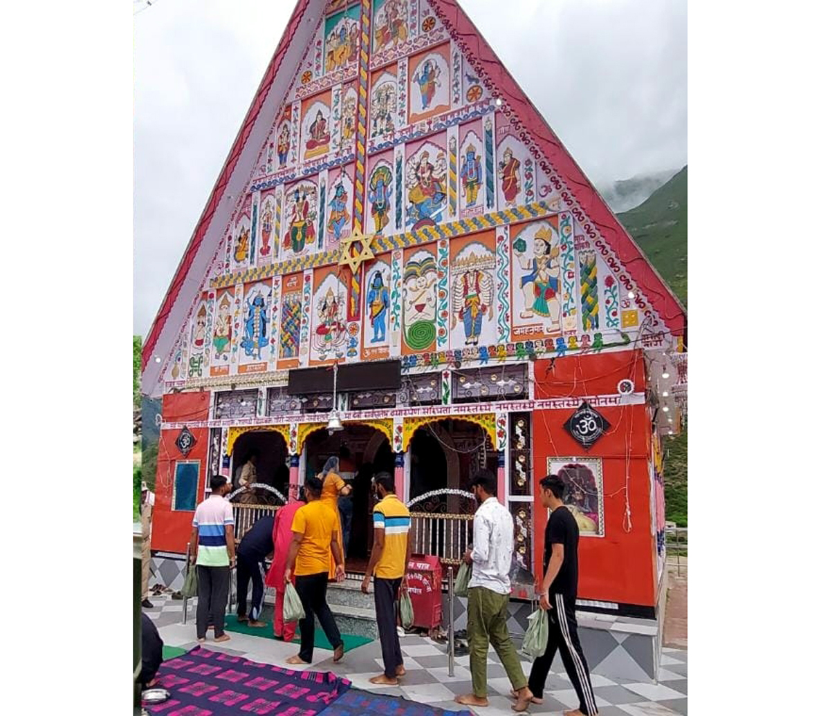 Devotees in queue to pay obeisance at Machail Shrine on Saturday. Devotees in queue to pay obeisance at Machail Shrine on Saturday.
