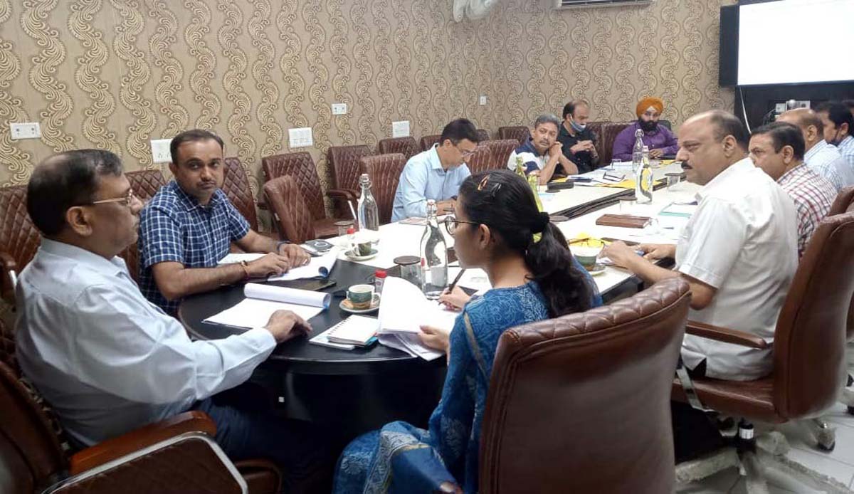 ACS R K Goyal chairing a meeting. ACS R K Goyal chairing a meeting.