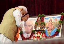 Prime Minister Narendra Modi offering prayer to the portraits of Bharat Mata at BJP National Executive meeting in Hyderabad on Saturday. (UNI)