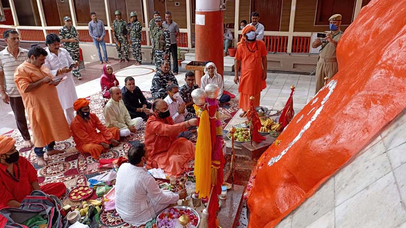 Mahant Deependra Giri Ji Maharaj and other devotees performing Puja at Sharika Bhawani Temple, Hari Parvat Srinagar on Friday. -Excelsior/Shakeel Mahant Deependra Giri Ji Maharaj and other devotees performing Puja at Sharika Bhawani Temple, Hari Parvat Srinagar on Friday. -Excelsior/Shakeel
