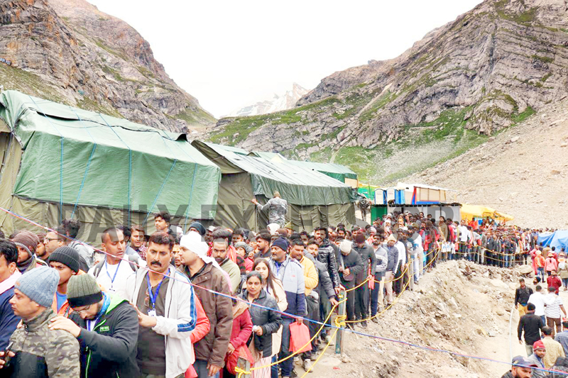 Huge rush of pilgrims near holy cave of Shri Amarnath Ji on Friday. -Excelsior/Shakeel Huge rush of pilgrims near holy cave of Shri Amarnath Ji on Friday. -Excelsior/Shakeel