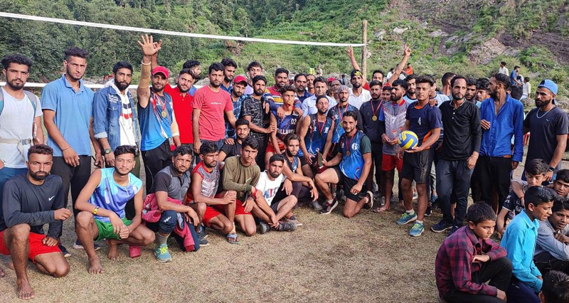 Winners posing for a group photograph with dignitaries at Dudu Basantgarh in Udhampur. Winners posing for a group photograph with dignitaries at Dudu Basantgarh in Udhampur.