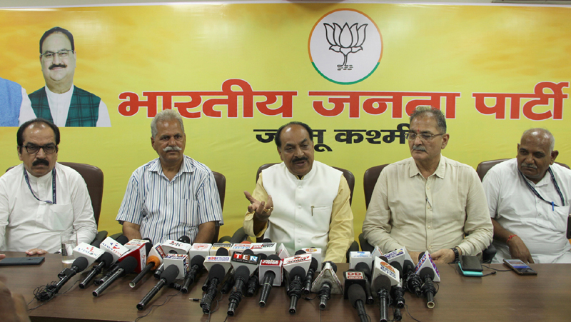 PSC Chairman of Railways, Ramesh Chandra Ratan along with other BJP leaders at a press conference at Jammu on Wednesday. — Excelsior/Rakesh PSC Chairman of Railways, Ramesh Chandra Ratan along with other BJP leaders at a press conference at Jammu on Wednesday. — Excelsior/Rakesh