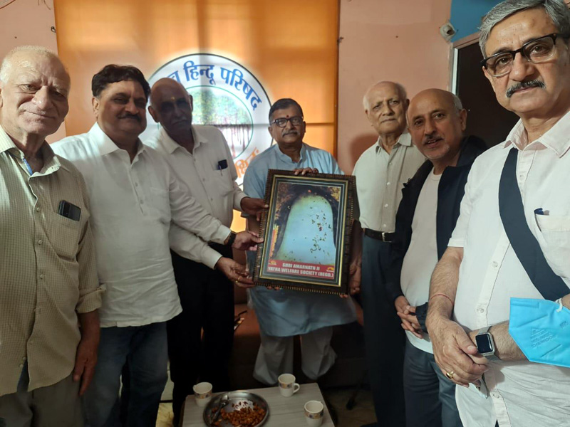 Kashmiri Pandits presenting portrait of Swami Amarnath Ji to VHP general secretary, Miland Prande at Jammu on Thursday. Kashmiri Pandits presenting portrait of Swami Amarnath Ji to VHP general secretary, Miland Prande at Jammu on Thursday.