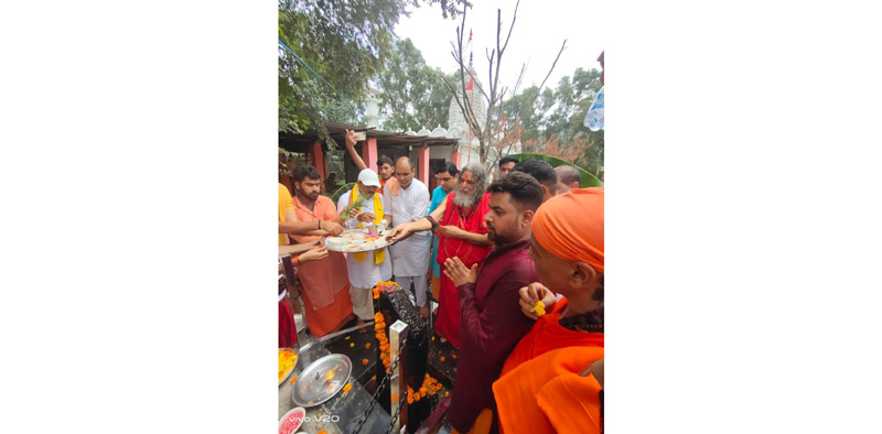 Idol of Shani Dev being installed at Hanuman Temple in Mendhar on Wednesday. -Excelsior/Rahi Kapoor Idol of Shani Dev being installed at Hanuman Temple in Mendhar on Wednesday. -Excelsior/Rahi Kapoor