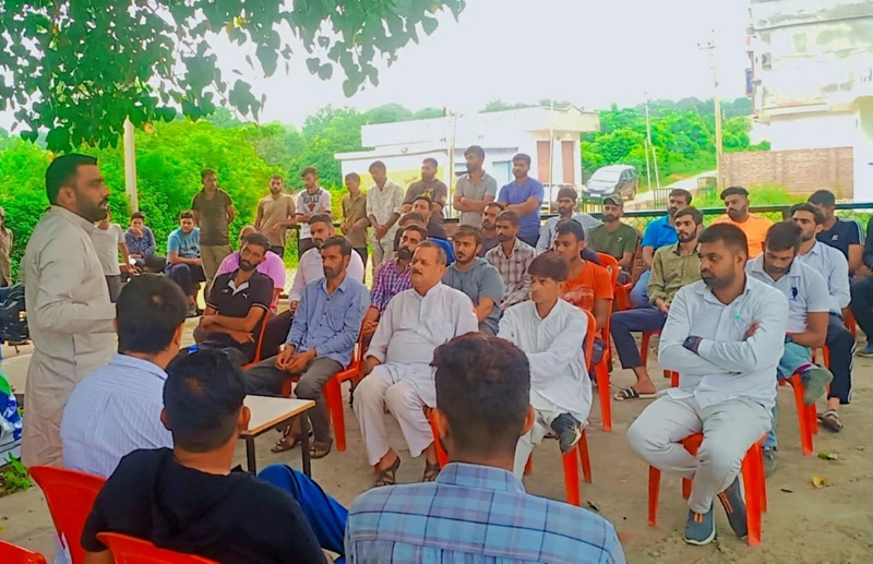 IYC gen secy, Jagdev Gaga addressing PYC workers in Jammu on Wednesday. IYC gen secy, Jagdev Gaga addressing PYC workers in Jammu on Wednesday.