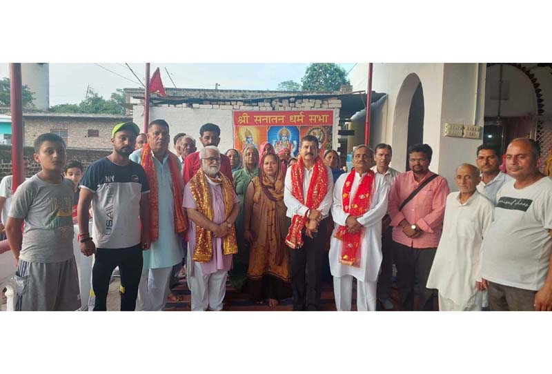 Members of Shri Sanatan Dharam Sabha J&K along with others at a public meeting in Vijaypur. Members of Shri Sanatan Dharam Sabha J&K along with others at a public meeting in Vijaypur.