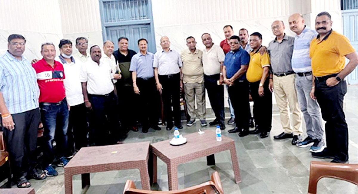 Elected office bearers of Aggarwal Sabha and others posing for group photograph. Elected office bearers of Aggarwal Sabha and others posing for group photograph.