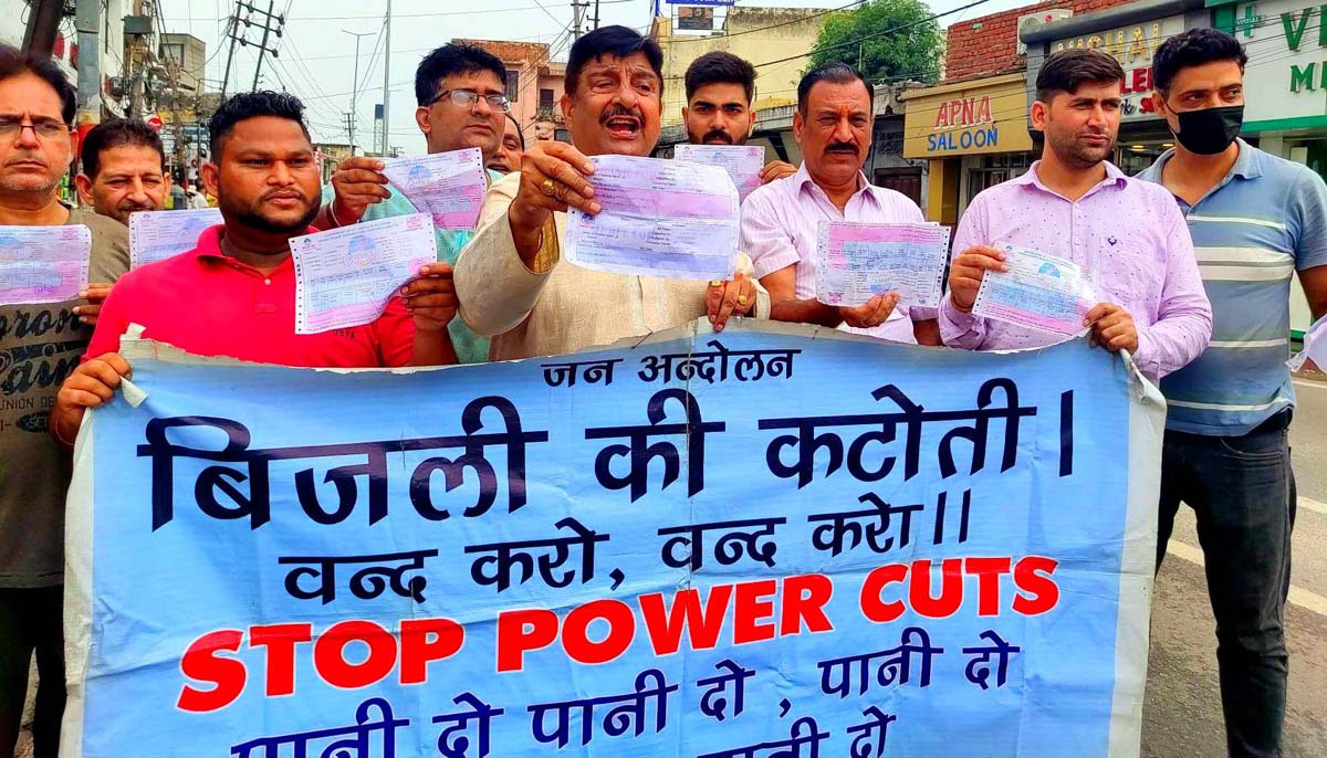 Activists of MSJK raising slogans during a protest at Jammu on Sunday. Activists of MSJK raising slogans during a protest at Jammu on Sunday.