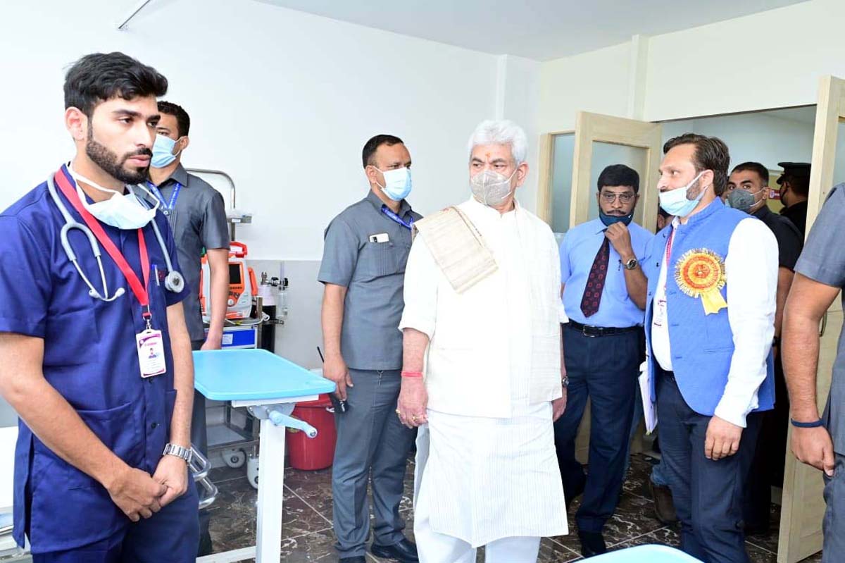 LG Manoj Sinha during visit to Ujala Cygnus Kashmir Superspeciality Hospital in Nowgam after its inauguration.