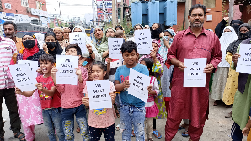 Residents of Zahid Pora Hawal staging a protest against the Admn’s proposed move of demolishing their houses. — Excelsior/ Shakeel Residents of Zahid Pora Hawal staging a protest against the Admn’s proposed move of demolishing their houses. — Excelsior/ Shakeel