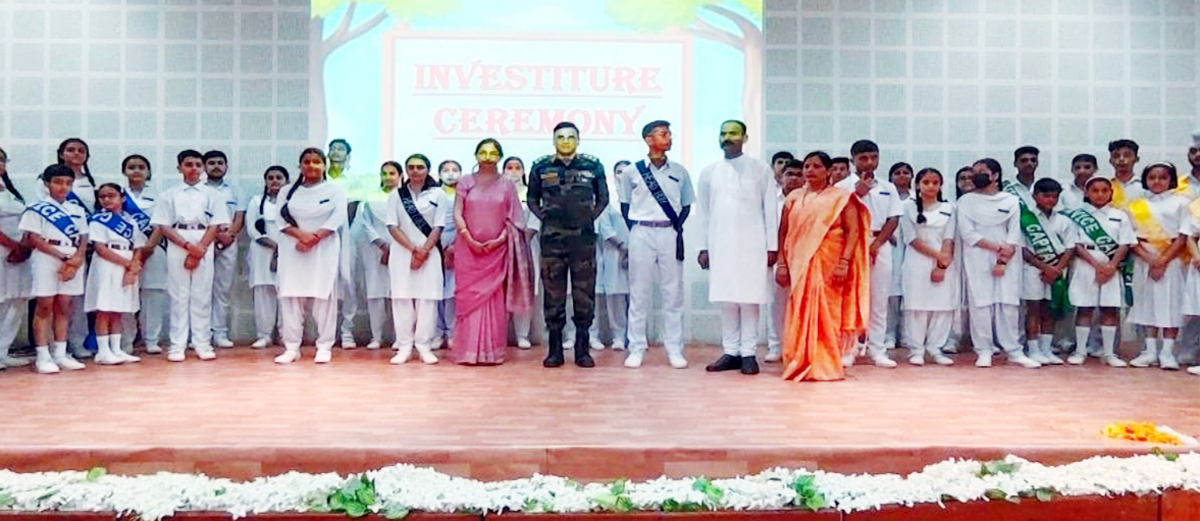 Students posing for a group photograph alongwith chief guest, Brig. Rajeev Sharma at APS Nagrota on Saturday. Students posing for a group photograph alongwith chief guest, Brig. Rajeev Sharma at APS Nagrota on Saturday.