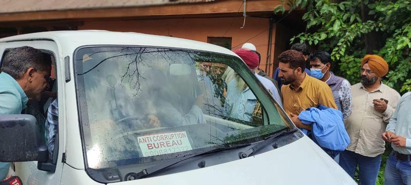 AEE being arrested by an ACB team at Boniyar in Baramulla on Monday. - Excelsior/Abid Nabi. AEE being arrested by an ACB team at Boniyar in Baramulla on Monday. - Excelsior/Abid Nabi.