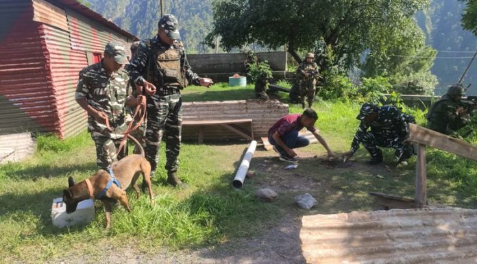 Dog squad at the site of grenade attack at Ind Police Post in Ramban district on Tuesday. -Excelsior/Pervaiz