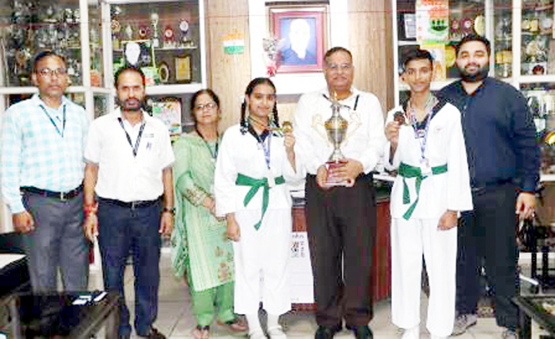 Principal Rameshwar Mengi, medal winners and others posing for group photograph. Principal Rameshwar Mengi, medal winners and others posing for group photograph.