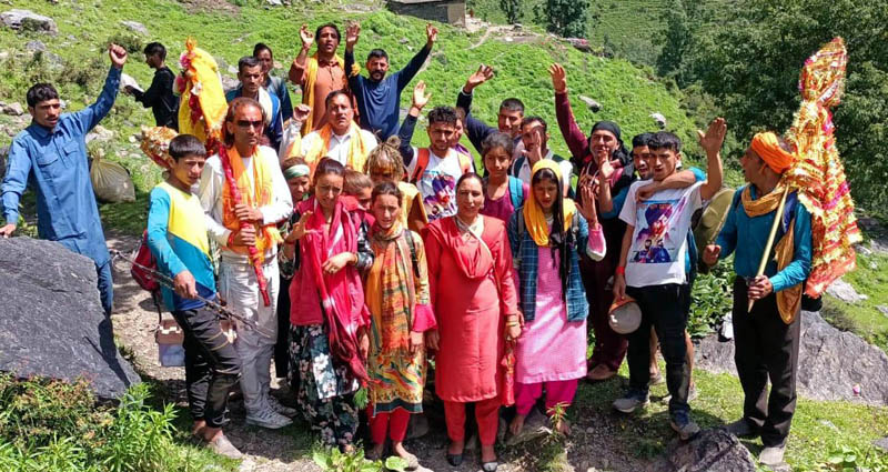 Kounsar Nag pilgrims posing with Charri Mubarak. Kounsar Nag pilgrims posing with Charri Mubarak.