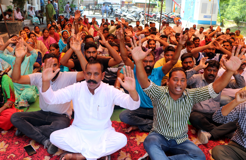 Safai Sathis raising slogans during a protest at Jammu on Wednesday. — Excelsior/Rakesh Safai Sathis raising slogans during a protest at Jammu on Wednesday. — Excelsior/Rakesh