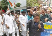 Cong leaders and workers taking out Padyatra in Jammu (L) and Sringar (R) on Tuesday. - Excelsior/Rakesh, Sajad Dar