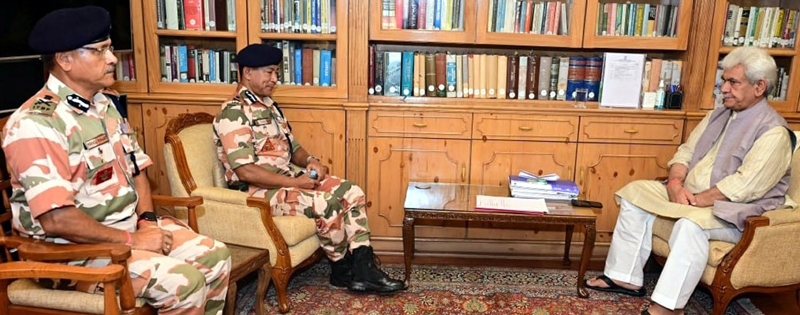 डीजी आईटीबीपी ने राजभवन में एलजी मनोज सिन्हा से मुलाकात की।