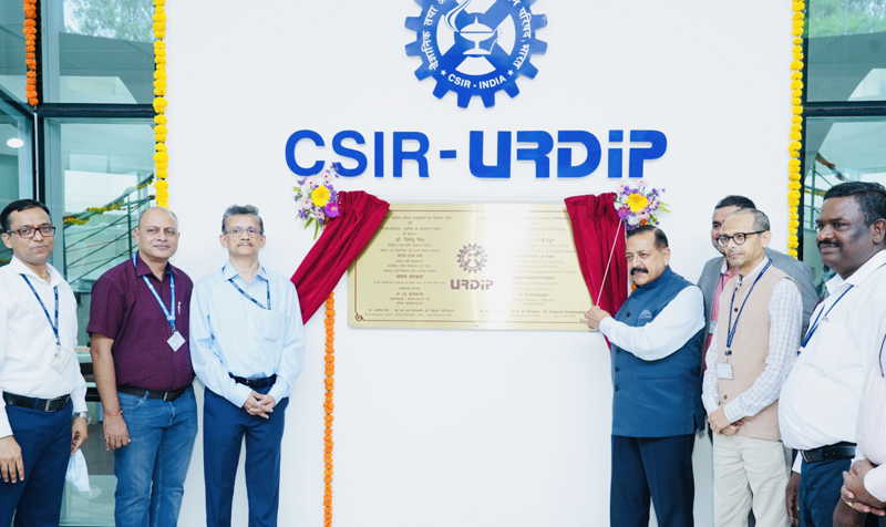 Union Minister Dr Jitendra Singh, flanked by Director CSIR Dr Ashish Lele and senior officers, inaugurating new Building Complex of CSIR-URDIP in NCL Campus, Pune on Saturday.