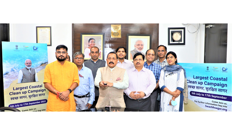Union Minister Dr Jitendra Singh launching a dedicated Website www.swachhsagar.org to give further boost to the ongoing Coastal Cleanup Campaign, at New Delhi on Sunday. Union Minister Dr Jitendra Singh launching a dedicated Website www.swachhsagar.org to give further boost to the ongoing Coastal Cleanup Campaign, at New Delhi on Sunday.
