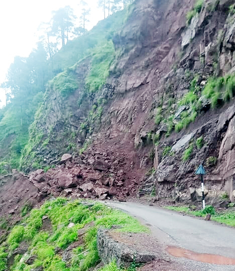 Sujandhar road got closed due to landslide. —Excelsior/Romesh Mengi