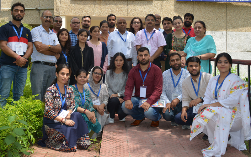 Participants and resource persons alongwith the chief guest of the workshop at Jammu University. Participants and resource persons alongwith the chief guest of the workshop at Jammu University.