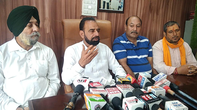LJP J&K president, Rafiq Malik addressing a press conference at Jammu on Sunday. LJP J&K president, Rafiq Malik addressing a press conference at Jammu on Sunday.