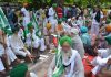 Farmers assemble at the Jantar Mantar following a call given by some farm unions have given a call to stage a protest to press for a legal guarantee for MSP and other demands, in New Delhi on Monday. (UNI)