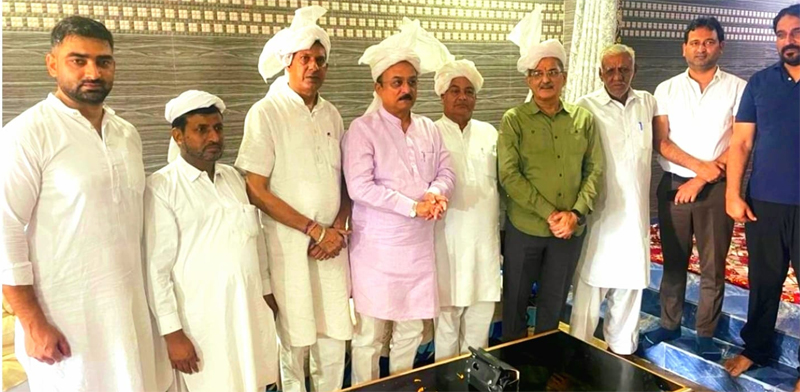 Former Deputy CM, Kavinder Gupta posing with BJP leaders after a party programme at Bathindi, Jammu on Sunday Former Deputy CM, Kavinder Gupta posing with BJP leaders after a party programme at Bathindi, Jammu on Sunday