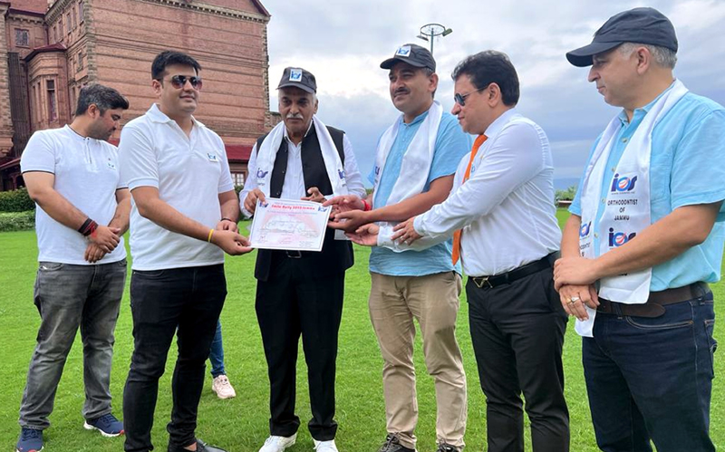 SDM Jammu North Dr Udham Dass Sharma and other dignitaries presenting a certificate to former MLC Ramesh Arora. SDM Jammu North Dr Udham Dass Sharma and other dignitaries presenting a certificate to former MLC Ramesh Arora.