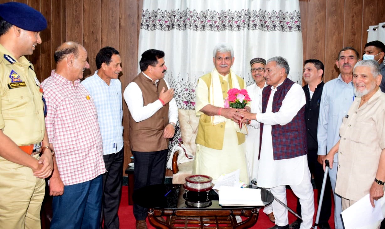 Lt Governor meeting public delegations at Doda (2)
