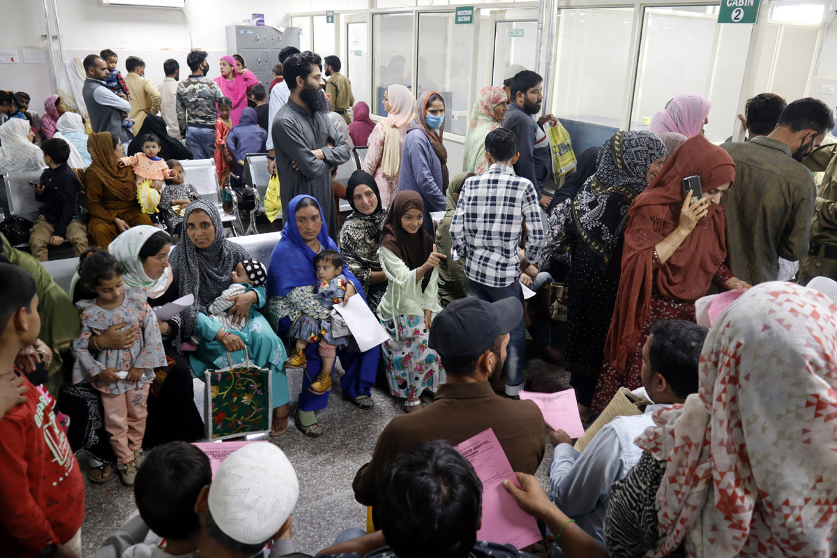 People at newly opened children hospital at Bemina in Srinagar. —Excelsior/Shakeel People at newly opened children hospital at Bemina in Srinagar. —Excelsior/Shakeel