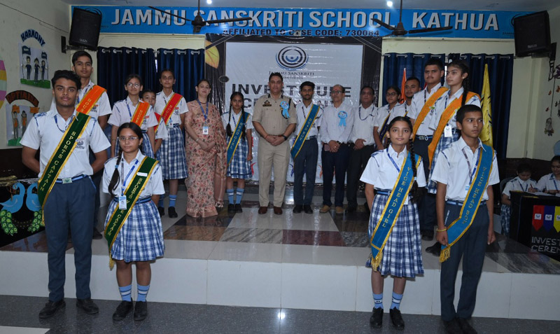 Students and dignitaries posing for a group photograph alongwith dignitaries at Jammu Sanskriti School Kathua on Tuesday.