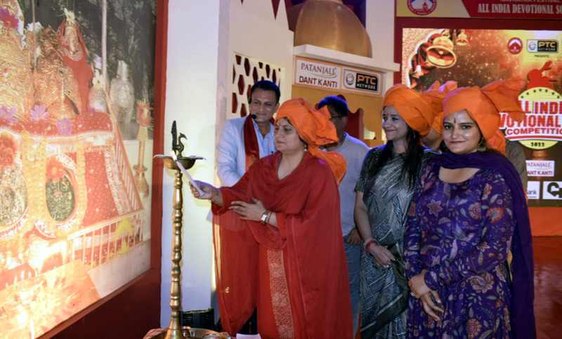 Dignitaries during day-2 of Navratra Festival at Katra. Dignitaries during day-2 of Navratra Festival at Katra.