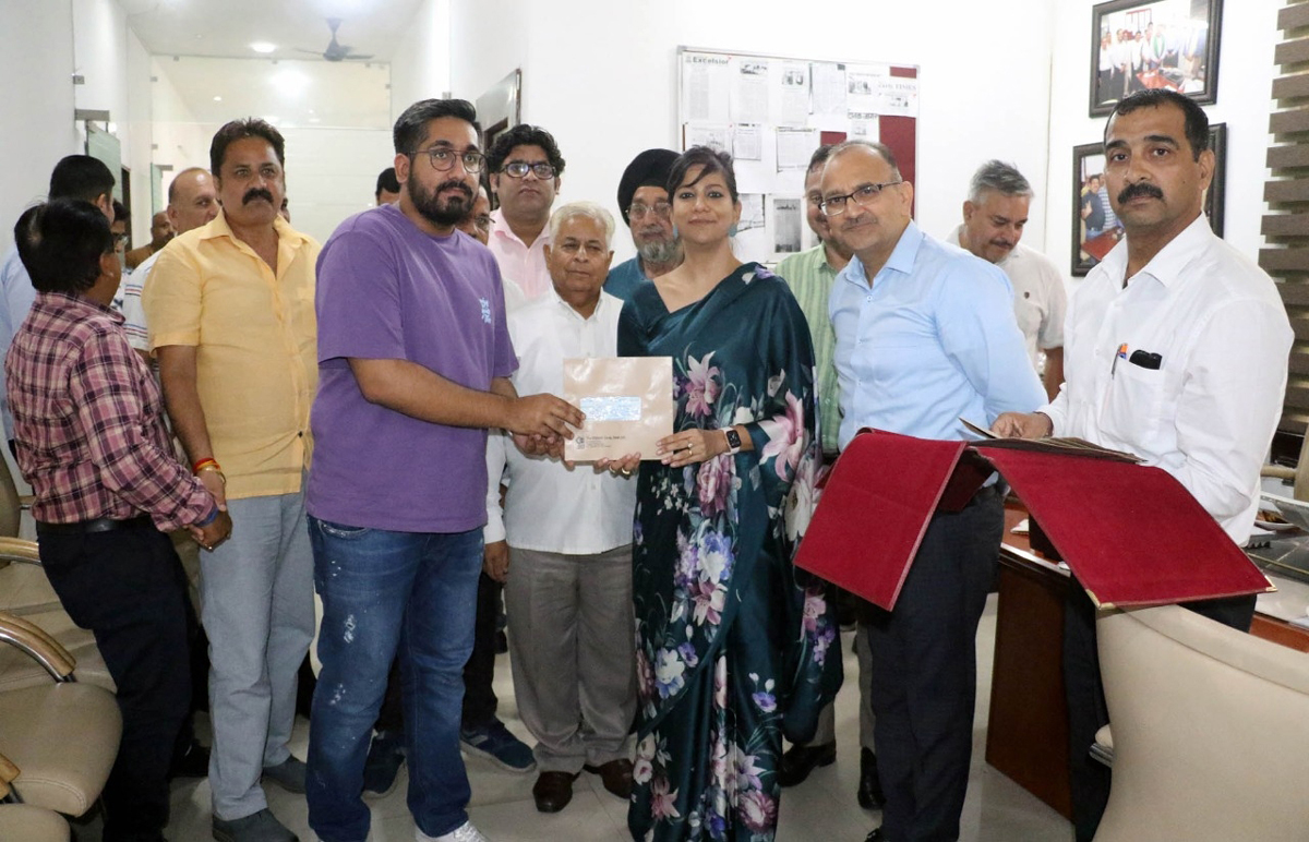 Secretary Cooperative Yasha Mudgal with Chairman & Directors of CCBL Jammu during her visit to the bank headquarters on Saturday. Secretary Cooperative Yasha Mudgal with Chairman & Directors of CCBL Jammu during her visit to the bank headquarters on Saturday.