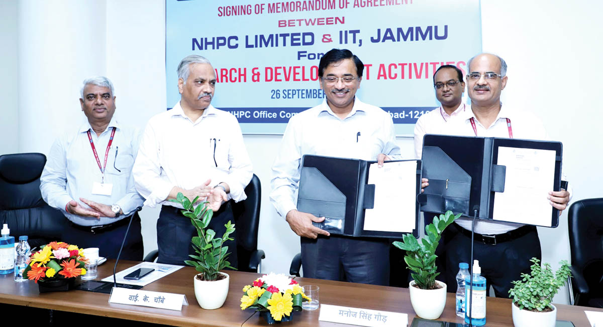Officers of NHPC and IIT Jammu during signing of MoA.