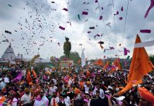 People gather in large numbers at Tawi bridge in Jammu to celebrate birthday of Maharaja Hari Singh on Friday. —Excelsior/Rakesh
