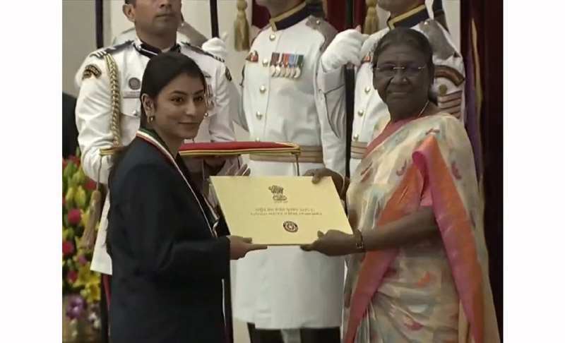 President of India Droupadi Murmu presenting NSS Award to Srishti Koul on Saturday. President of India Droupadi Murmu presenting NSS Award to Srishti Koul on Saturday.