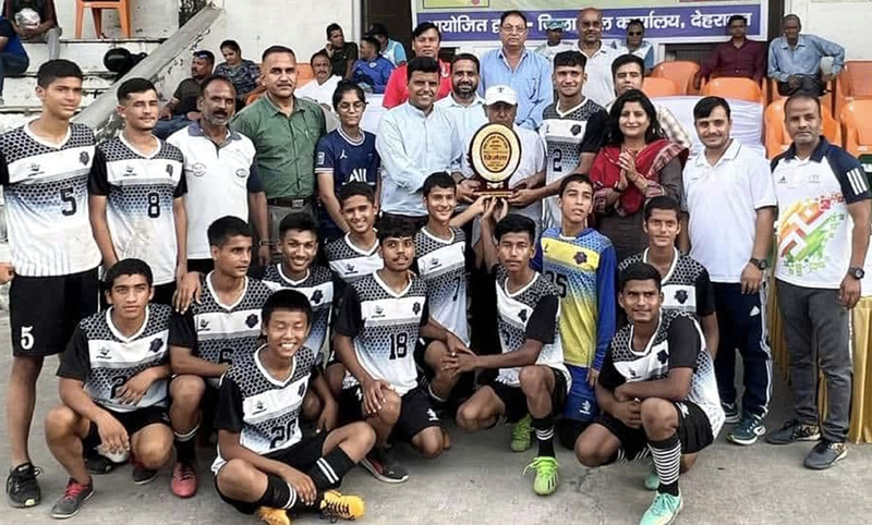 International footballer, Arun Malhotra presenting trophy to the winning team at Dehradun on Monday. International footballer, Arun Malhotra presenting trophy to the winning team at Dehradun on Monday.