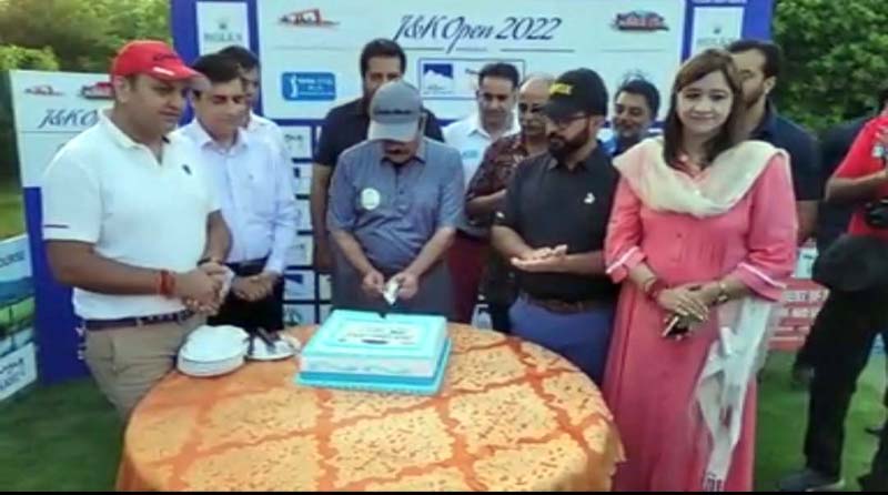 Advisor Bhatnagar inaugurating Golf tournament by cutting cake at Jammu Tawi Golf Course on Wednesday.