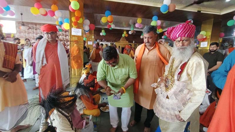 Sadhus and scholars during the culmination of Mahayagya at Baba Sidhgoria temple Paloura on Sunday. Sadhus and scholars during the culmination of Mahayagya at Baba Sidhgoria temple Paloura on Sunday.