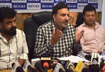 Kashmir Chamber of Commerce and Industry addressing a press conference in Srinagar. —Excelsior/Shakeel