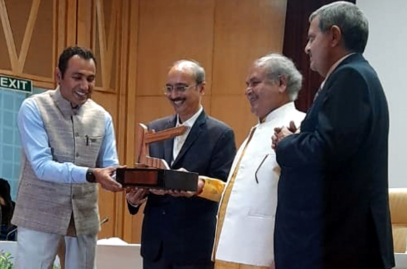 page3-1 Secretary AHD Ladakh Ravinder Kumar receiving an award during Outlook Agritech Summit & Awards 2022.